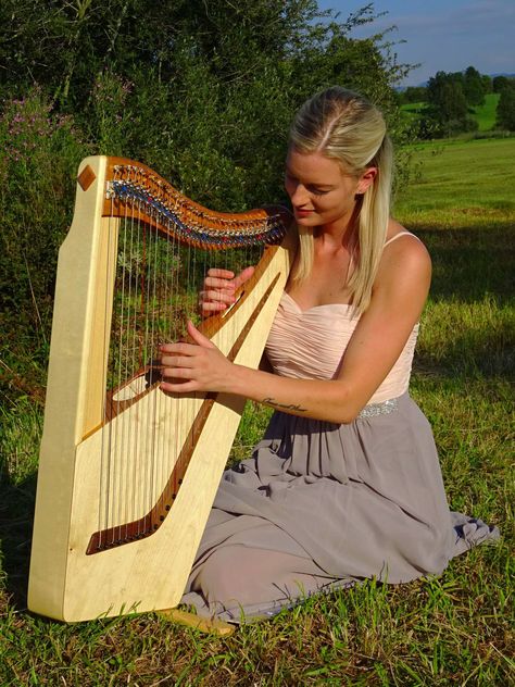 Very small and light Harp with 32 or 34 strings, Travel Harp - Small Travel-Harp 32 strings Lap Harp, Irish Goddess, Celtic Harp, Irish Harp, Harps Music, Fall City, Folk Instruments, Musical Art, Guitar Building