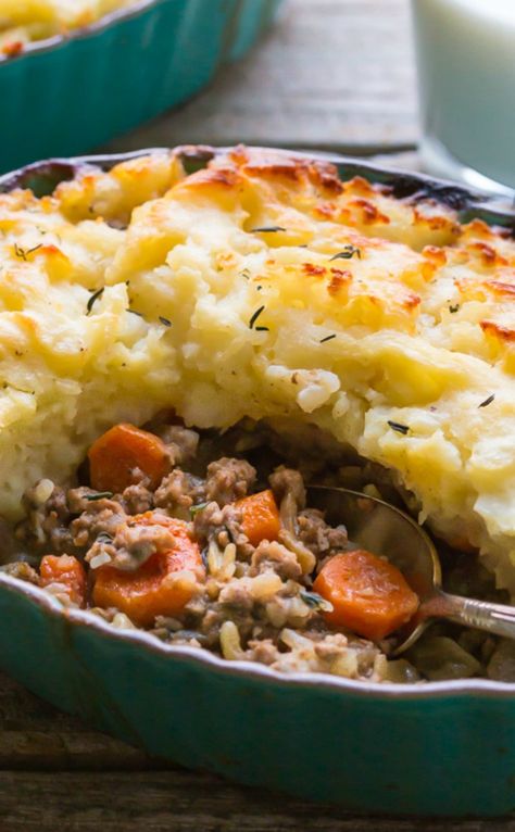 Insanely Delicious Gluten Free Shepherds Pie made with lamb or beef, Whole30 Option. this recipe is SO good you'll be coming back for more! Make it TODAY! Easy Shepherds Pie, Shepards Pie, Diner Recept, Shepherd's Pie, Recipe 30, Meat Pie, Paleo Whole 30, Minced Meat, Gluten Free Recipes Easy