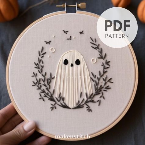 Beginner Friendly Embroidery, Beginner Embroidery Designs, Spooky Embroidery Patterns Free, Embroidery Hoop Inspiration, Large Embroidery Patterns, Tea Towel Embroidery Patterns Free, Easy Halloween Embroidery, Embroidery Designs Halloween, How To Make Embroidery Patterns