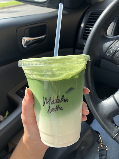 Bebidas Do Starbucks, Mint Green Aesthetic, Matcha Drink, Iced Matcha, Pretty Drinks, Think Food, Aesthetic Coffee, Matcha Latte, Starbucks Drinks