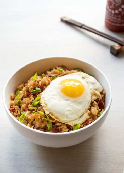 Bacon Fried Rice, Cooked Rice Recipes, Breakfast Fried Rice, Bacon Bowl, Breakfast Rice, Korean Recipe, Egg Lunch, Fried Rice With Egg, Recipe For 1