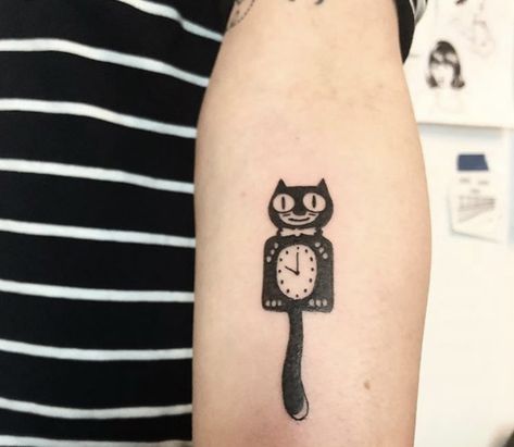 Simple Cat Tattoos, Tiny Cat Tattoo, Kit Kat Clock, Cat Lover Tattoo, Cat Tattoo Simple, Clock Tattoo Design, Tattoos For Lovers, Cat Tattoos, Cat Clock