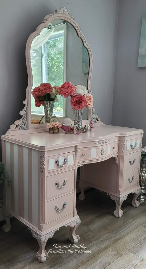 Painted Vanities, Barbie Vanity, Vanity Inspiration, Furniture Remodeling, Pink Furniture, Table Vanity, Cute Furniture, Furniture Flip, Girly Room