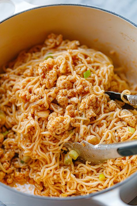 Chicken Ramen Noodle Stir Fry Recipe - #chicken #ramen #recipe #eatwell101 - This ramen noodles and chicken stir-fry is delicious and features the best and easiest stir fry sauce ever! - #recipe by #eatwell101® Ramen Noodle Stir Fry, Chicken Ramen Noodle Recipes, Dutch Oven Soup, Stir Fry Noodles Recipe, Pasta Soup Recipes, Stir Fry Sauce Easy, Ramen Stir Fry, Easy Stir Fry Recipes, Noodle Stir Fry