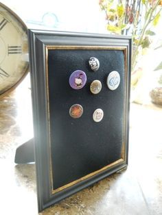 Pinback Button Display #howto #tutorial Pinback Buttons Display, Artist Alley Display, Button Display, Creepy Crafts, Coffee Filter Crafts, Pin Display, Button Ideas, Button Maker, Buttons For Sale