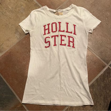 Hollister Graphic Tee Never Worn Size: Extra Small Thrifted Graphic Tee, 2000s Graphic Tee, Gretchen Wieners, 2000s Hollister, Thrift Board, Y2k Graphic Tees, Wardrobe Pieces, Y2k Shorts, Outfit Inspo Casual