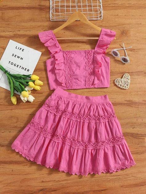 SHEIN Meninas adolescentes Conjunto de top e saia Acabamento de babados Inserção de renda | SHEIN Brasil Lace Insert Top, Shein Clothes, African Dresses For Kids, Plus Size Fall Fashion, Baby Dress Patterns, Ruffle Fabric, Skirts For Kids, Kids Designer Dresses, Kids Frocks