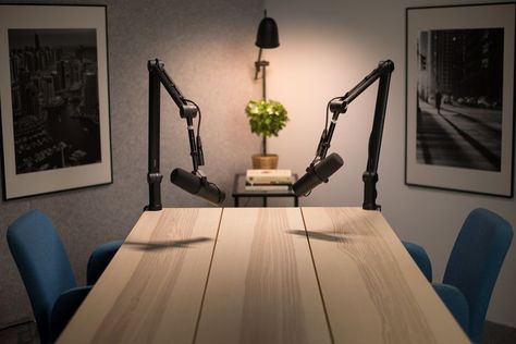 Office Recording Studio, Pod Cast Studio Ideas, Minimalist Podcast Studio, Podcast Setup Ideas Background, Podcast Home Studio, Simple Podcast Setup, Small Podcast Room Ideas, Simple Podcast Set Design, Podcast Camera Setup