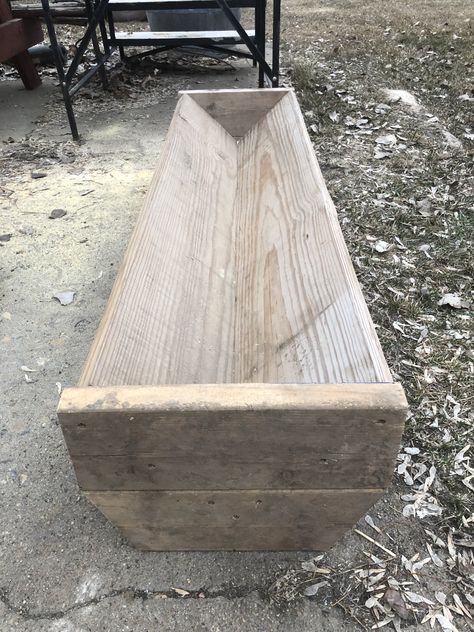 Goat Trough Feeder Diy, Pig Feed Trough Ideas, Sheep Grain Feeders Ideas, Cow Feeding Trough, Diy Trough Feeder, Diy Feeding Trough, Pig Feeding Trough, Diy Chicken Trough Feeder, Diy Goat Grain Feeder