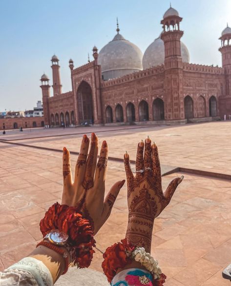 Pakistani People, South Asian Aesthetic, Pakistan Culture, Pakistani Culture, Punjabi Culture, Desi Love, Pakistan Travel, Pakistan Zindabad, Crazy Ideas