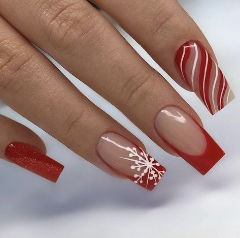 Red and white nail design Christmas Gel Nails, Red And White Nails, Holiday Acrylic Nails, December Nails, Red Christmas Nails, Cute Christmas Nails, Red Acrylic Nails, Her Nails, Christmas Nails Acrylic