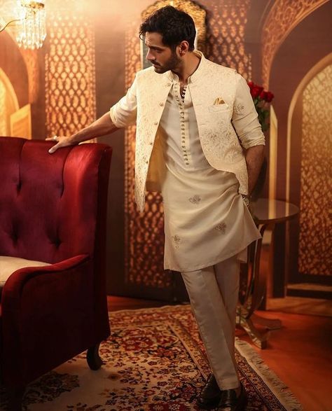 Engagement Dress For Groom, Casual Wedding Outfit, Nikkah Outfit, Wedding Outfits Indian, Man Dress Design, Indian Wedding Clothes For Men, Sherwani For Men Wedding, Wedding Kurta For Men, Groom Dress Men