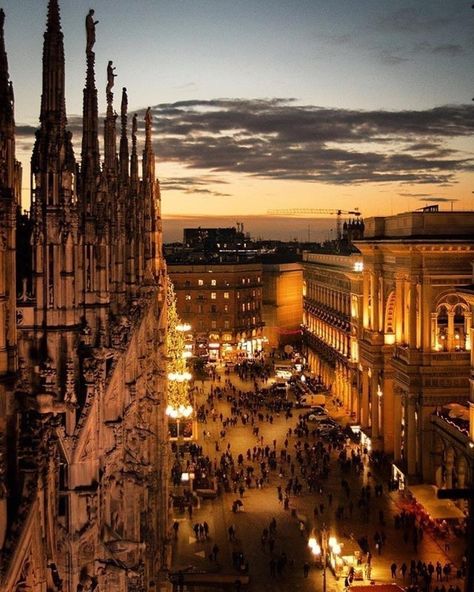 Amazing Milan by night Colourful City, Milan Wallpaper, Warsaw City, Life In Italy, Italy Vibes, Milano Italy, Europe Photos, Italy Aesthetic, Napoleon Hill