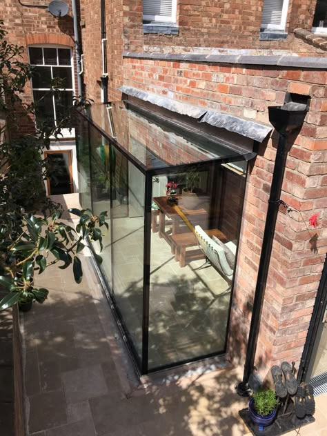 Small Terraced House Extension, Terrace Extension Ideas, Terraced House Extension, Small Terraced House, Glass Box Extension, Terrace Extension, Small House Extensions, Extension Veranda, House Extension Ideas