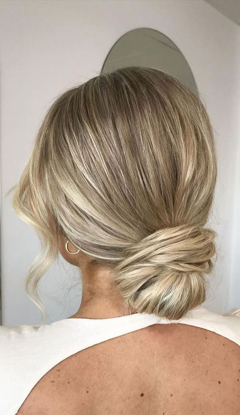 Updo Simple, Low Bun Wedding Hair, Bridesmaid Hair Inspo, Updo Chignon, Bridemaids Hairstyles, High Updo, High Bun Hairstyles, Wedding Hair Up, Bridesmaid Hair Makeup