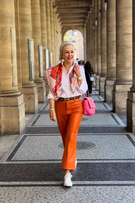 Big Scarf Style, Orange Scarf Outfit, Square Scarf Outfit, Hermes Scarf Outfit, Spring Scarf Outfit, Outfits With Scarves, Silk Scarf Outfit, Scarf Outfits, Scarf Aesthetic