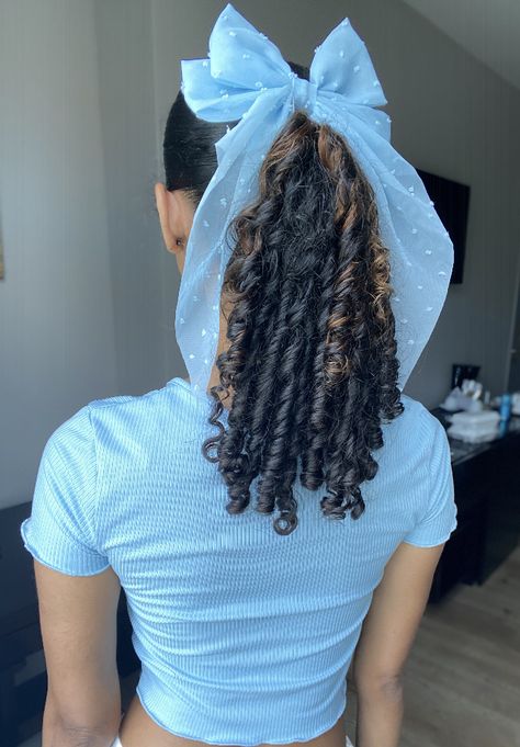 Curly Ponytail With Bow, Bow Hairstyle Natural Hair, Bow Hairstyles Curly Hair, Bow Hairstyle Curly Hair, Curly Hairstyles With Bow, Ribbon Curly Hair, Curls Aesthetic, Fashion Outfits Pink, Cutesy Hairstyles