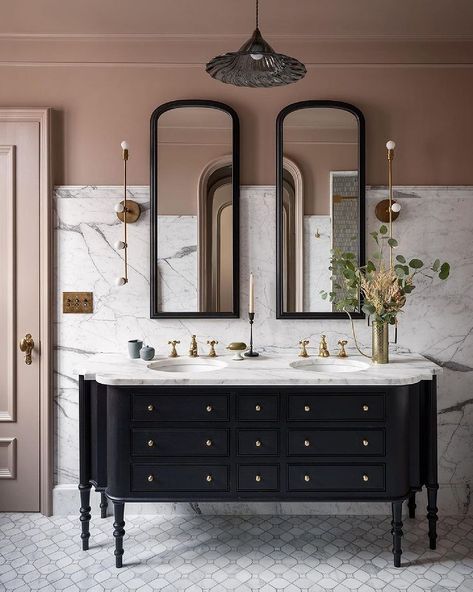 Black Vanity Bathroom, Furniture Office, Bad Design, Main Bathroom, Bathroom Renos, Traditional Bathroom, Black Bathroom, Bathroom Inspiration, Bathroom Interior Design