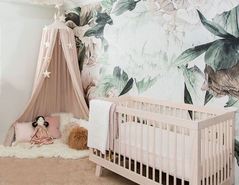 Blush pink and dark green baby girl nursery decorating ideas with large wall flowers and crib canopy teepee draped with a garland of DIY felted stars. Green Baby Girl Nursery, Pink And Green Nursery, Nursery Green, Nursery Design Girl, Girl Nursery Pink, Nursery Accent Wall, Nursery Canopy, Pink Crib