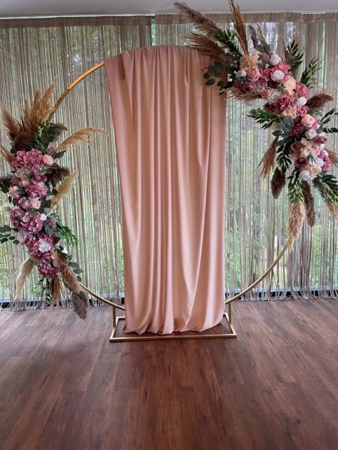 Diy Wedding Backdrops, Fairy Light Backdrops, Wedding Backdrop Ideas, Boxwood Hedge, Wedding Decorations On A Budget, Wedding Backdrops, Diy Wedding Backdrop, Wedding Backdrop Design, Arch Decoration