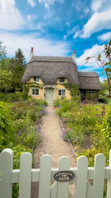 English Thatched Cottages, Thatched Cottage Floor Plans, Thatch Roof Cottage, Thatched Cottage Extension, Cottage Thatched Roof, Cottage Roof, Thatched Roof Cottage, Wildflower Cottage, Lost Forest