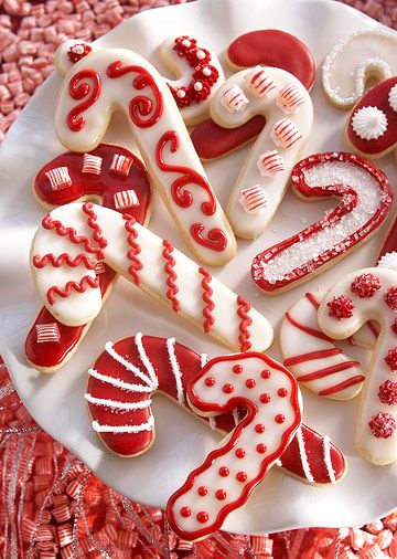 Candy Cane Sugar Cookies     Festive and pretty, these buttery Christmas cookies make perfect treats Sugar Cookies Kids, Roll Out Sugar Cookies, Christmas Sugar Cookie Recipe, Christmas Sugar Cookies Decorated, Christmas Cookie Decorating, Christmas Cookie Ideas, Thanksgiving Desserts Easy, Cute Christmas Cookies, Sugar Cookie Decorating