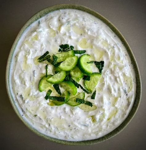 Maast O’Khiar – Saffron & Herbs Greek Tzatziki Recipe, Greek Tzatziki, Low Waste Living, Tzatziki Recipe, Cucumber Dip, Yoghurt Dip, Tzatziki Sauce Recipe, Tzatziki Recipes, Pain Pita