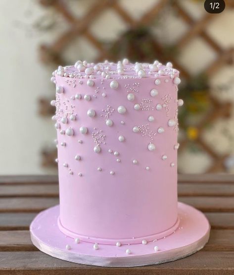 #pearlcake #pearls #pinkcake #cake #cakeideas #cakesofinstagram Pale Pink Birthday Cake, Pink 21 Birthday Cake, Birthday Cake Sparkly, Vintage Cake With Pearls, Sparkly Cake Birthday, Sparkle Cake Birthday, Pink Cake With Pearls, Pearl Birthday Theme, Birthday Cake With Pearls