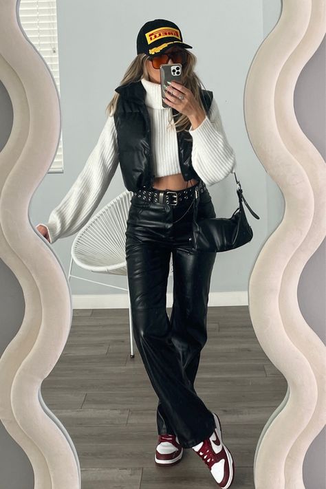 What I wore in Las Vegas for the Formula 1 race, race day outfit, winter style, winter fashion, leather pants outfits Leather Pants And Hat Outfit, Las Vegas F1 Outfit, Las Vegas Outfit Inspiration, Race Outfit Ideas, F1 Vegas Outfit, Vegas Day Outfit Winter Casual, Winter Outfits Las Vegas, F1 Las Vegas Outfit, Gp Outfit Ideas