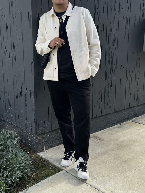 Monochrome Outfit Men, Men Fashion Photoshoot, Mens Photoshoot Poses, Monochrome Outfit, Street Style Outfits Men, Mens Casual Dress Outfits, Street Fashion Men Streetwear, Guys Clothing Styles, Cool Outfits For Men