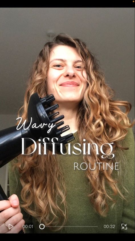 Diffusing Wavy Hair Tips, How To Use Difusser Hair, Diffused Hair Styles, How To Comb Wavy Hair, How To Diffuse 2b Hair, How To Use Hair Dryer Diffuser, Wavy Hair Routine With Diffuser, How To Properly Diffuse Wavy Hair, How To Diffuse Straight Hair