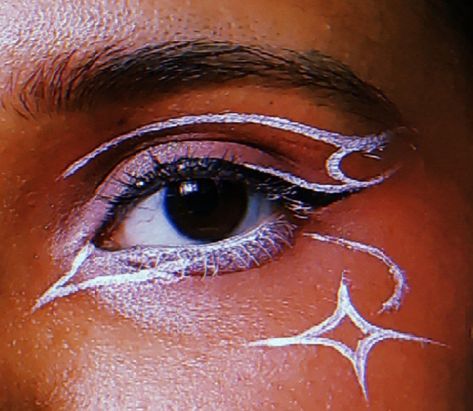 Glitter Graphic Eyeliner, Graphic Eyeliner Star, Graphic Liner With Glasses, White Graphic Liner Makeup, Stars Eyeliner, Star Graphic Liner, Star Eyeliner, Eyeliner Ideas, Space Makeup