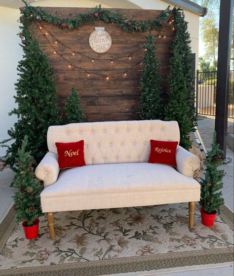 Outdoor Christmas Photos, Christmas Mini Shoot, Christmas Party Backdrop, Christmas Photo Booth Backdrop, Photos Landscape, Photo Backdrop Christmas, Church Christmas Decorations, Christmas Stage, Xmas Photos