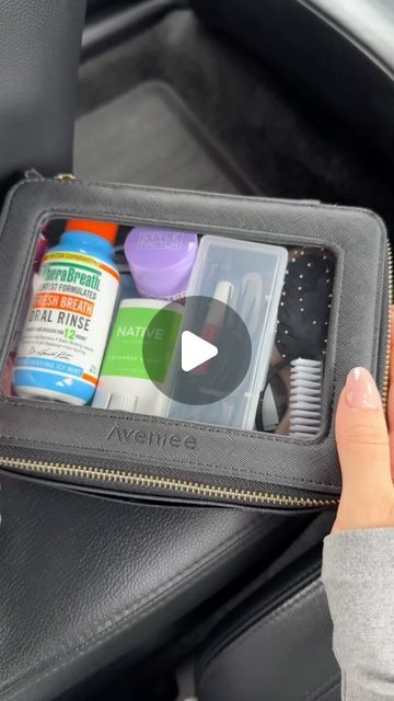 •nadia• on Instagram: "ASMR making an emergency touch up kit for my car b/c you never know what could happen! gotta stay prepared☝🏼links to everything in my bio under “car essentials” #asmr #notalkingasmr #packingasmr #caressentials #carmusthaves #cartouchupkit #girlemergencykit" Car Period Kit, Emergency Essentials Kit, Car Hygiene Kit, Emergency Kit For Car Women, Car Toiletry Bag, Car Emergency Bag, Car Beauty Kit, Car Kits For Women, Emergency Bag For Car