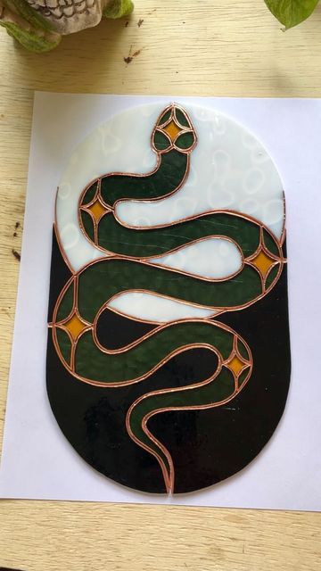 Lead Glass Patterns, Stained Glass Design Ideas, Stained Glass Inspiration, Stained Glass Art Diy, Art Nouveau Stained Glass Patterns, Mosaic Snake Patterns, Stained Glass Snake Pattern, Stain Glass Ideas, Snake Mosaic