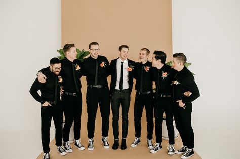 All Black Groomsmen Attire Suspenders, Black Wedding Motif, Black Motif Wedding, Modern Groomsmen Attire, Black Dresscode Wedding, Black On Black Groomsmen, Groomsmen All Black Attire, Groomsmen All Black, All Black Groomsmen Attire