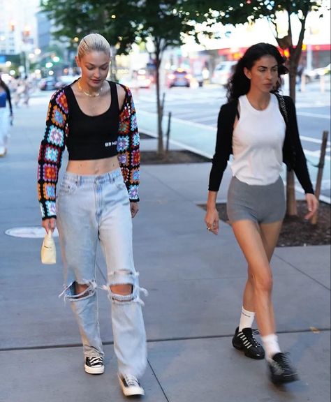 Leah Mccarthy, Gigi Style, Hadid Sisters, Streets Of New York, New York Street, Gigi Hadid, The Streets, My Girl, Capri Pants