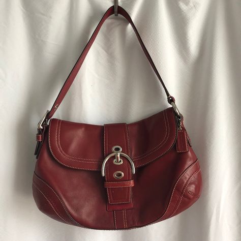 White Purse Outfit, Y2k Downtown, Purse Aesthetic, Dream Wishlist, Purse Outfit, Red Leather Purse, Red Leather Bag, Style Lookbook, Vintage Coach Bags