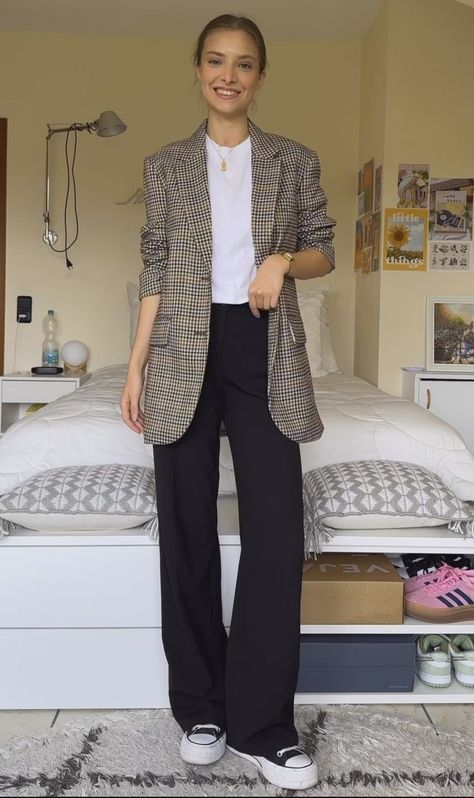 Blazer Black And White Outfit, Work Outfits Women Trousers, Palazzo Pants And Blazer Outfit, Semi Formal Black And White Outfits, Black And White Blazer Outfits For Women, Black And White Plaid Blazer Outfit, How To Style Black Trousers Women, Black Pantsuit Outfit, Blazer And Trousers Outfit Women