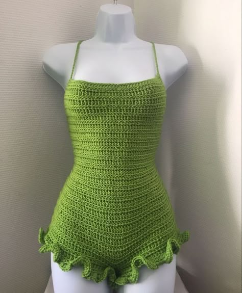 Summer Bikinis Crochet, Crochet Dress Short, Quick Crochet Clothes, Crochet Ideas For Summer, Crochet Ideas Summer, Crochet Romper Adult, Summer Crochet Outfits, Crochet Outfits Black Women, Crochet Two Piece Outfit