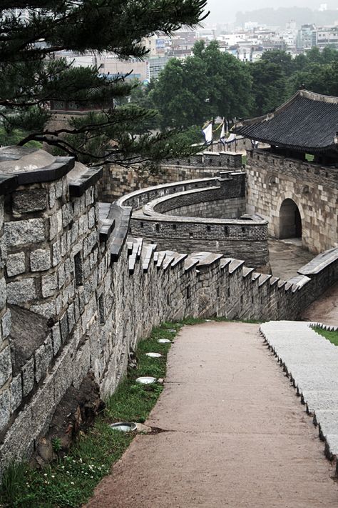 Hwaseomun (Gate) Hwaseong Fortress / Suwon-si Gyeongju, Chuncheon, Seoraksan National Park, Nature, Andong, Hwaseong Fortress, Seoul Trip, South Korea Photography, Asian Architecture