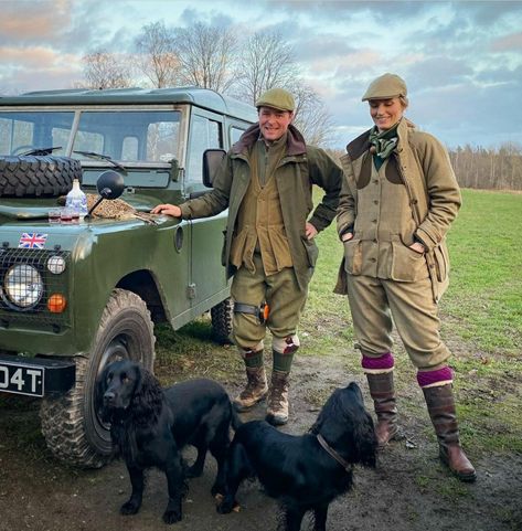 English Hunting Aesthetic, Old Money Hunting, English Hunting Outfit, British Countryside Aesthetic, Hunting Dog Aesthetic, Barbour Defence Jacket, Dog Countryside, Hunting Fashion, Mens Golf Fashion