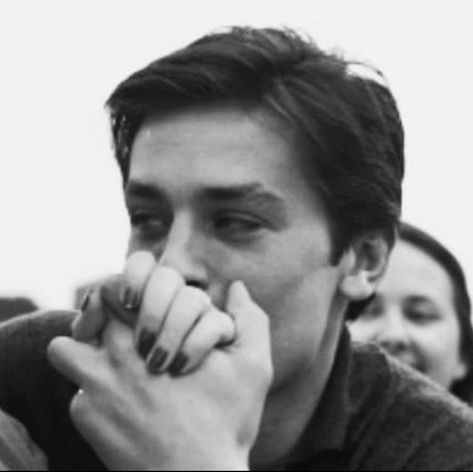 French Man Aesthetic, Alen Delon Aesthetic, Alen Delon, French Men Aesthetic, Alain Delon Aesthetic, Alain Delon 80s, Alain Delon Gif, Model Hairstyles Woman, Alain Delon Long Hair