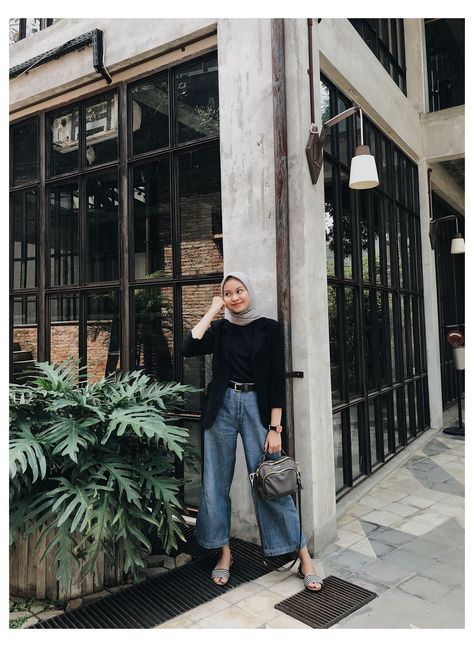 69d658d0b2859e32cd4dc3b970c8496cdesc53237016ri Blazer Casual Outfit Hijab, Hijab Outfit With Jeans, Hijab With Black Outfit, Ootd Blazer Hijab Casual, Black Blazer Outfit Hijab, Black Outfit Hijab Casual, Blazer Hijab Outfits, Casual Hijab Outfit Jeans, Hijab With Jeans