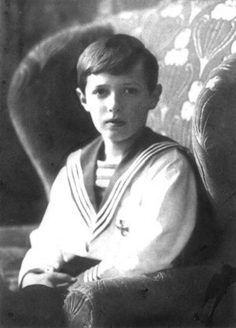 Alexei Nikolaevich, son of Nicholas II, the last Tsar of Russia. He was a hemophiliac, a trait that came from his great-grandmother, England's Queen Victoria. Alexei Nikolaevich, Alexei Romanov, Nicolas Ii, House Of Romanov, Alexandra Feodorovna, Romanov Dynasty, Tsar Nicholas Ii, Tsar Nicholas, Romanov Family