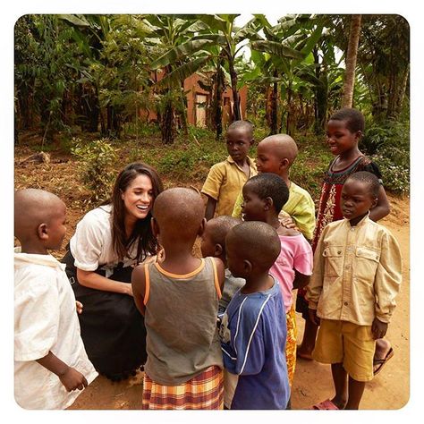 I wrote an article that's near and dear to my heart - I hope you'll take a little time to read it today! Would be most grateful 💫Link in bio and right here: http://thetig.com/how-to-be-both/ #bethechange (photo cred @gaborjurina ) Meghan Markle Instagram, Suits Actress, Prince Harry Et Meghan, The Tig, Humanitarian Work, Prins Harry, Princess Meghan, Markle Prince Harry, Best Instagram Photos