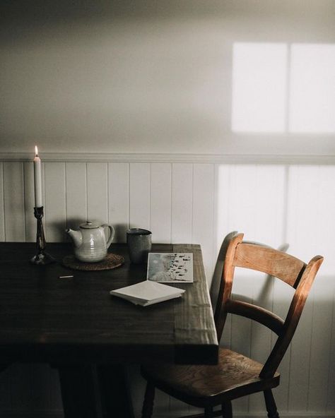 Cozy Craftsman, January Mood, Grateful For Today, Christmas Peace, Chicken Kitchen, Creative Interior, Natural Bedding, Ceramic Teapot, Farmhouse Interior