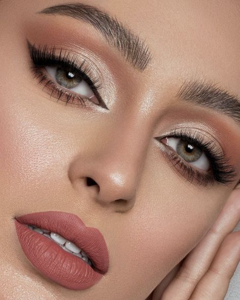 Bold Makeup Looks For Brown Eyes, K Fashion Summer, Western Makeup, Maquillage On Fleek, Classy Makeup, Prom Eye Makeup, Bold Makeup Looks, Music Instagram, Makeup Artist Tips