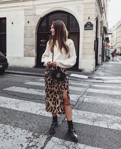 Trendy Party Outfits, Winter Party Outfit, Simple Fall Outfits, Look Retro, Leopard Print Skirt, Leopard Skirt, Mode Casual, Outfit Trends, Printed Midi Skirt