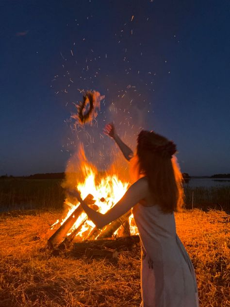 Folk Lore Aesthetic, Folk Astethic, Midsummer Aesthetic, Folk Aesthetic, Jonna Jinton, Festival Aesthetic, Slavic Folklore, Studio Portrait Photography, Beltane